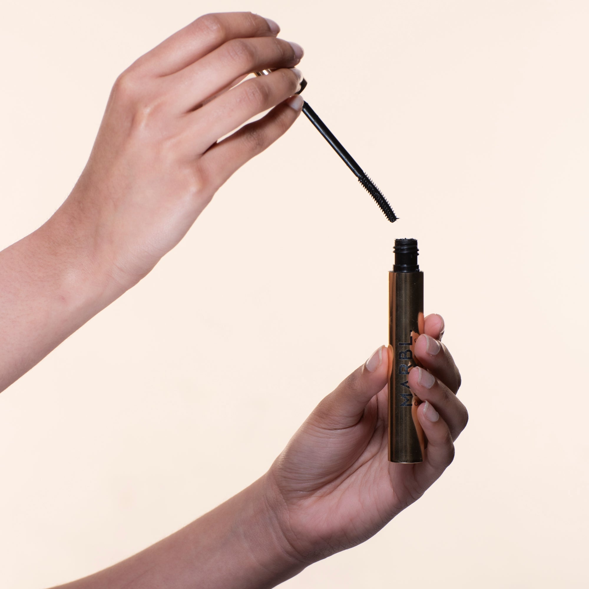 Langanhaltende Wimperntusche
